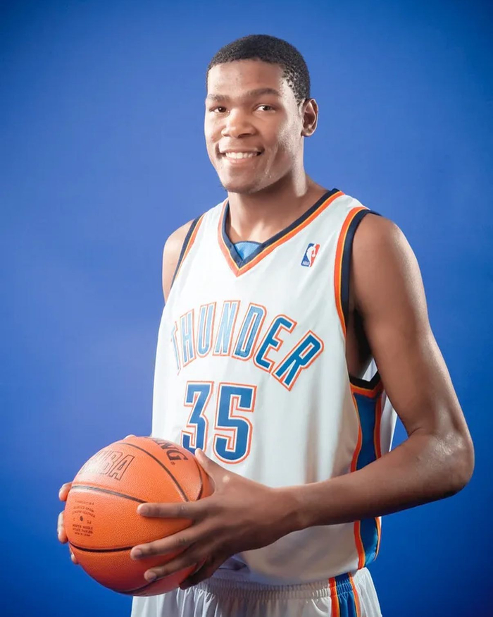 AYX-关于杜兰特回归赛场，突破纪录首场状态亮眼，加拿大队观众沸腾！的信息