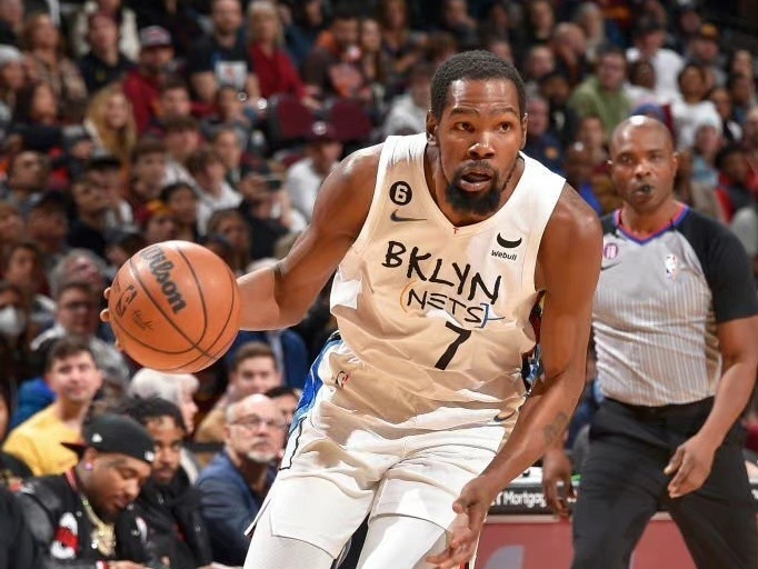 爱游戏-包含杜兰特连续十场比赛得分超过精彩发挥，公牛挑战极限！的词条